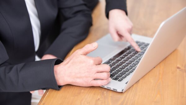 「職場環境は悪くないのに仕事が辛い」新社会人が陥りやすいメンタル不調【事例付き】